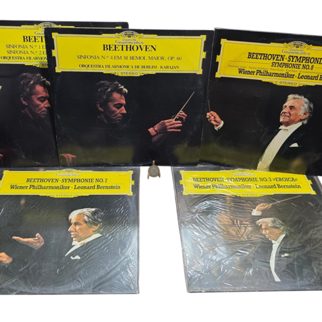 Coleção com 5 discos de vinil de música clássica com sinfonias de Beethoven