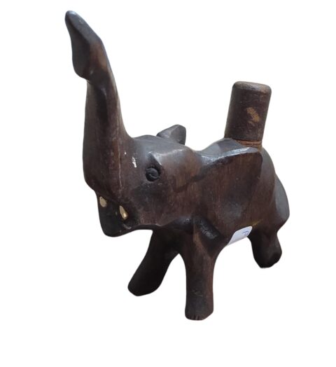 Antigo elefante de madeira