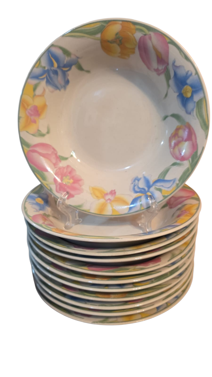 Belos bowls de louça com motivos florais e alegre policromia