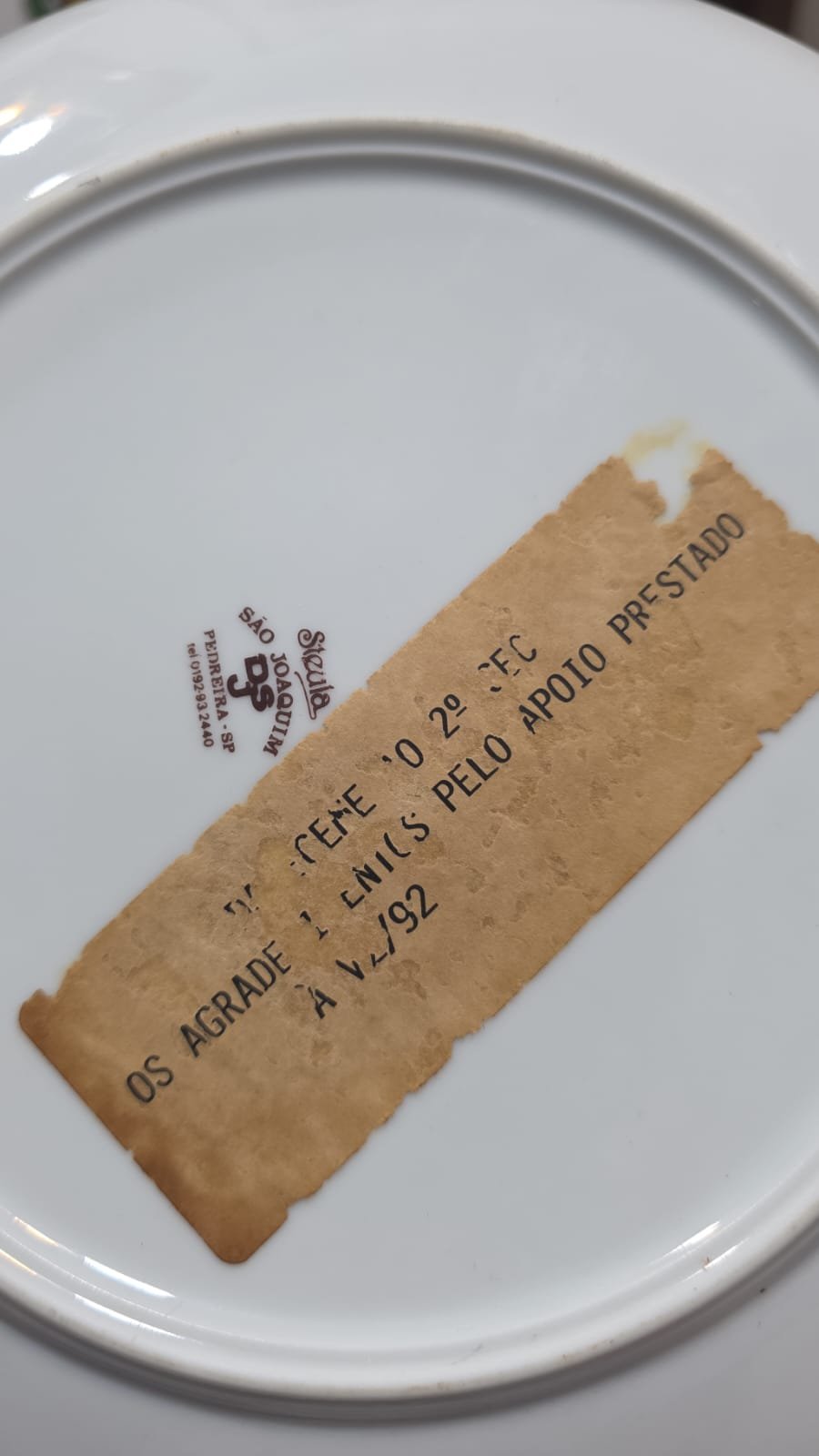 Rara e antiga porcelana, com temática militar, bem colecionável - Imagem 4