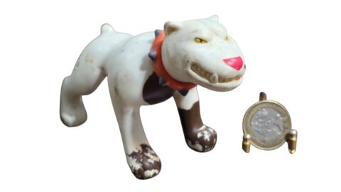 Figura colecionável do mascote Pitbull da marca Red Nose