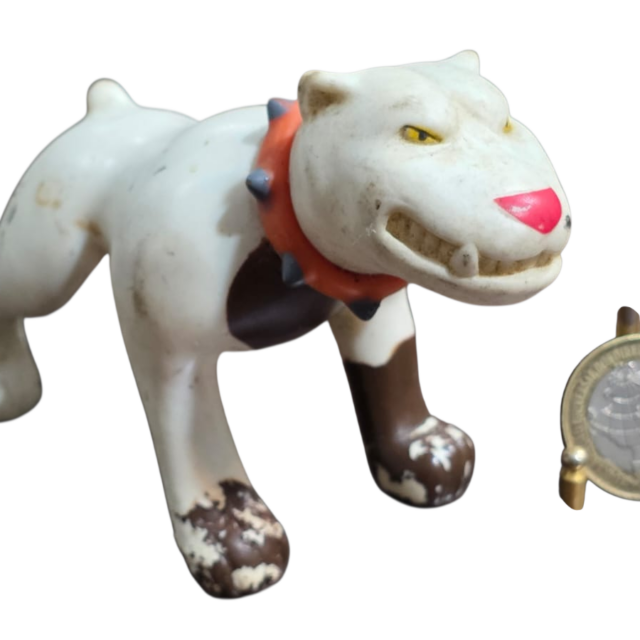Figura colecionável do mascote Pitbull da marca Red Nose
