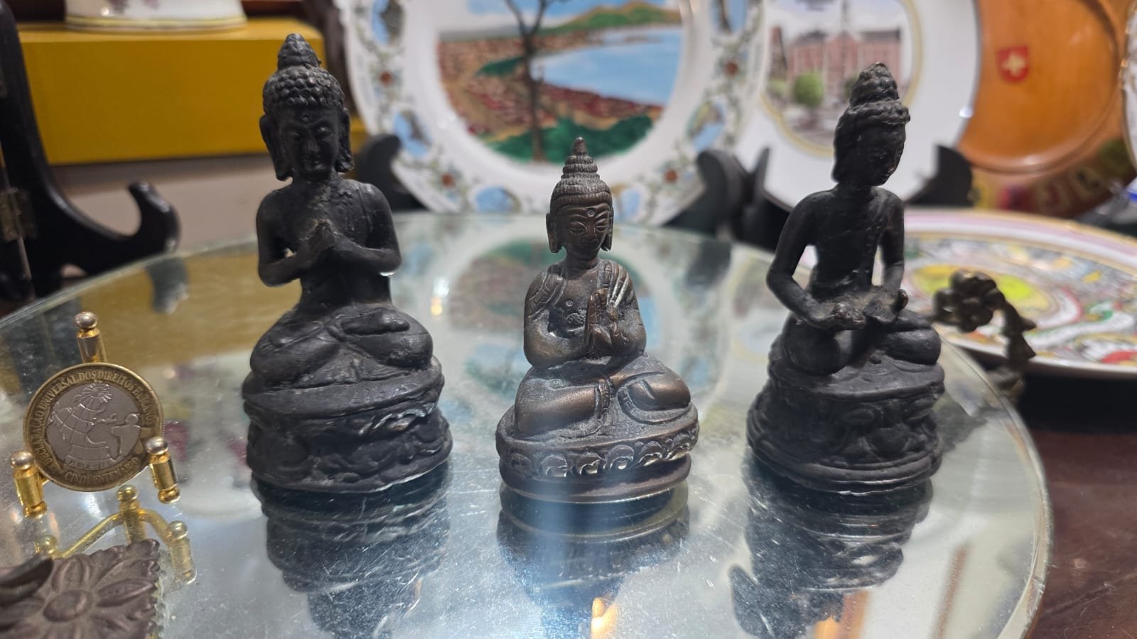 Trio de antigas esculturas de bronze representando divindades do oriente - Imagem 2