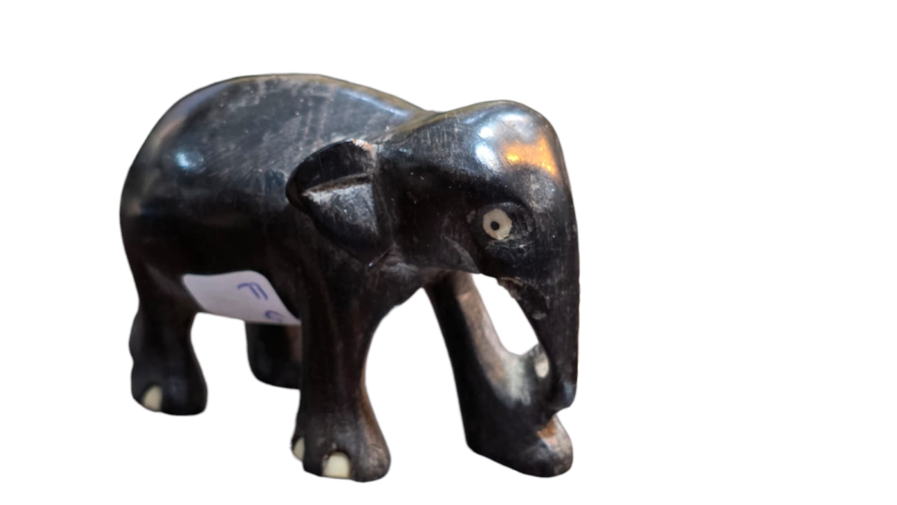 Escultura de Elefante entalhado em madeira nobre