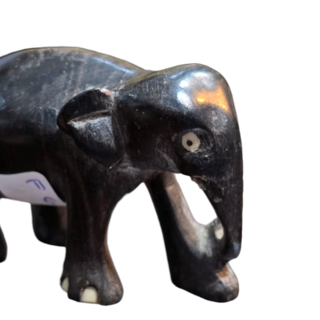 Escultura de Elefante entalhado em madeira nobre