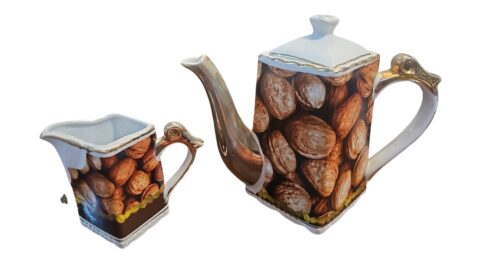 Conjunto de café de porcelana, com dourações