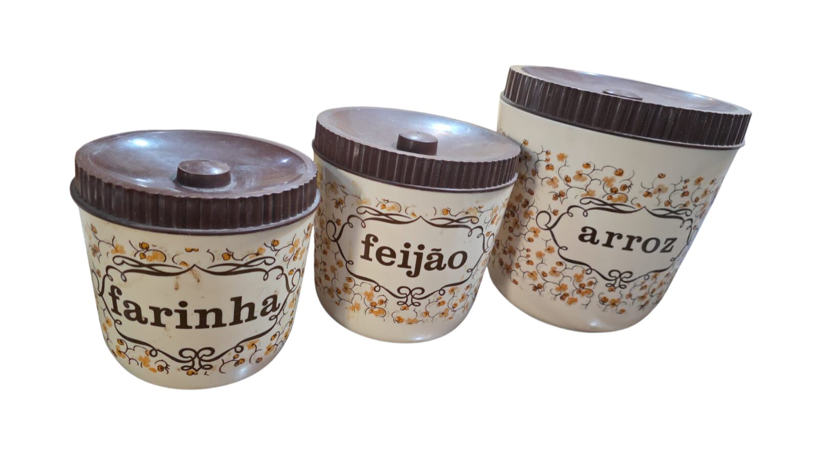 Trio de antigos potes de mantimentos de plástico rígido