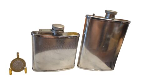 Par de elegantes cantis de bebida