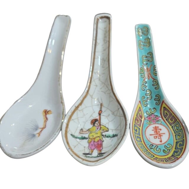 Trio de colheres de porcelana chinesa