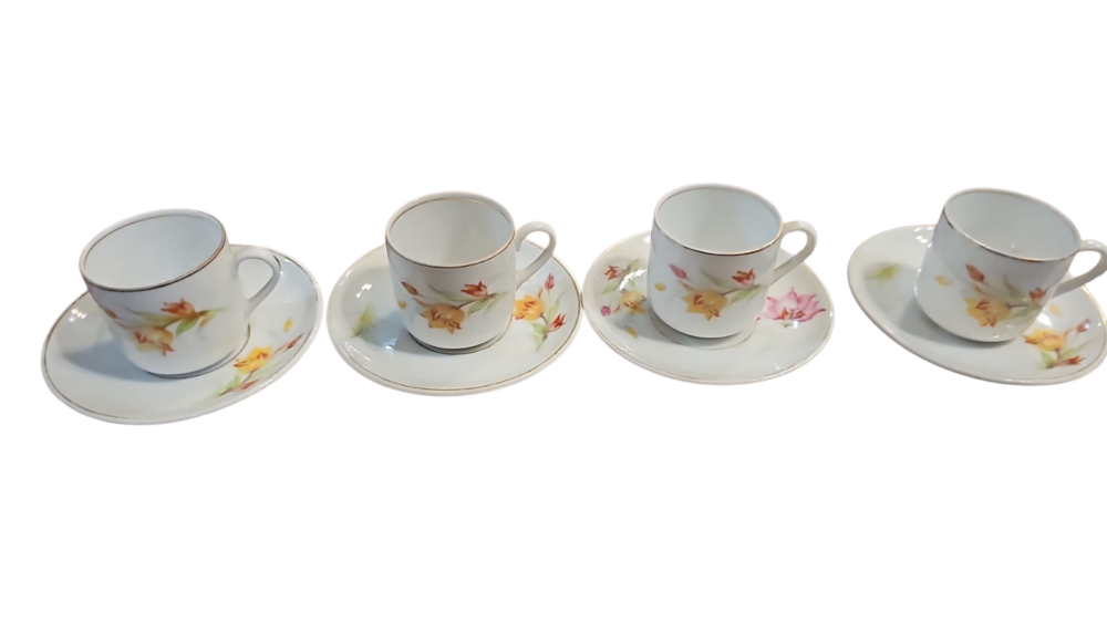 Raras xícaras porcelana casca de ovo da manufatura Real