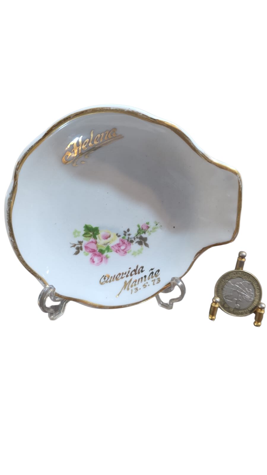 Antiga pequena petisqueira de porcelana com bela arte