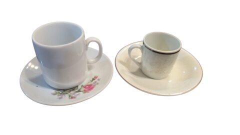 Par de xícaras de porcelana