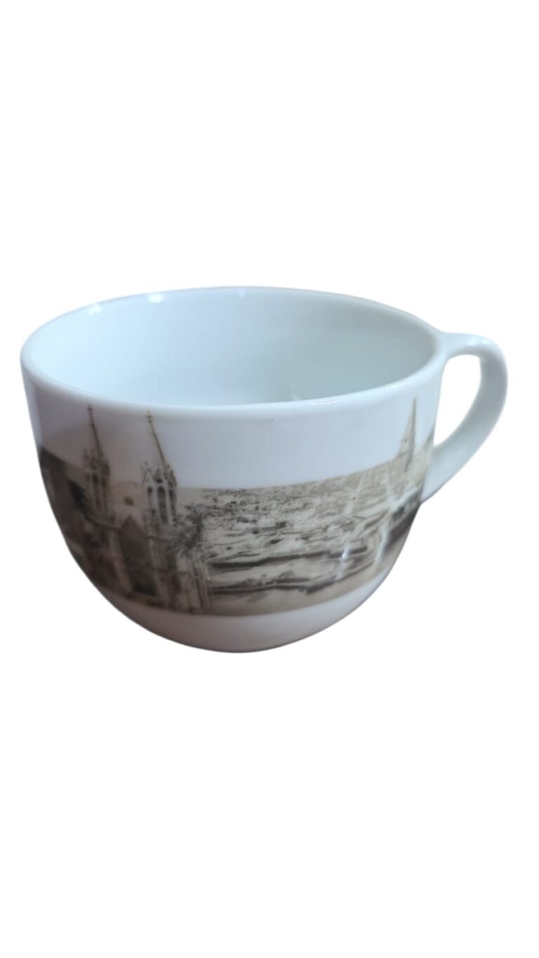 Xícara de porcelana grande