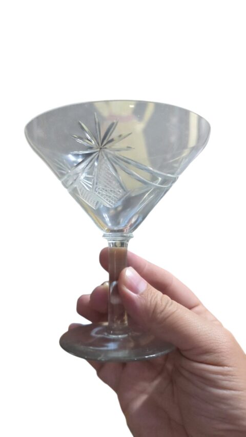 Taça de martini em cristal do modelo "Happiness" da série Millennium da Waterford Crystal