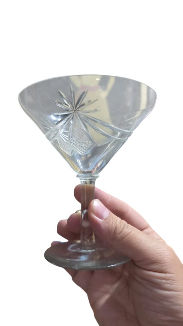 Taça de martini em cristal do modelo "Happiness" da série Millennium da Waterford Crystal