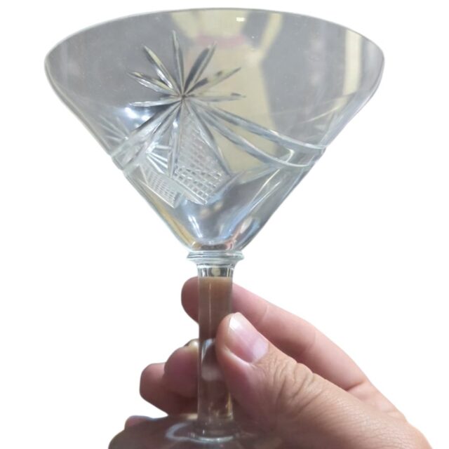 Taça de martini em cristal do modelo "Happiness" da série Millennium da Waterford Crystal