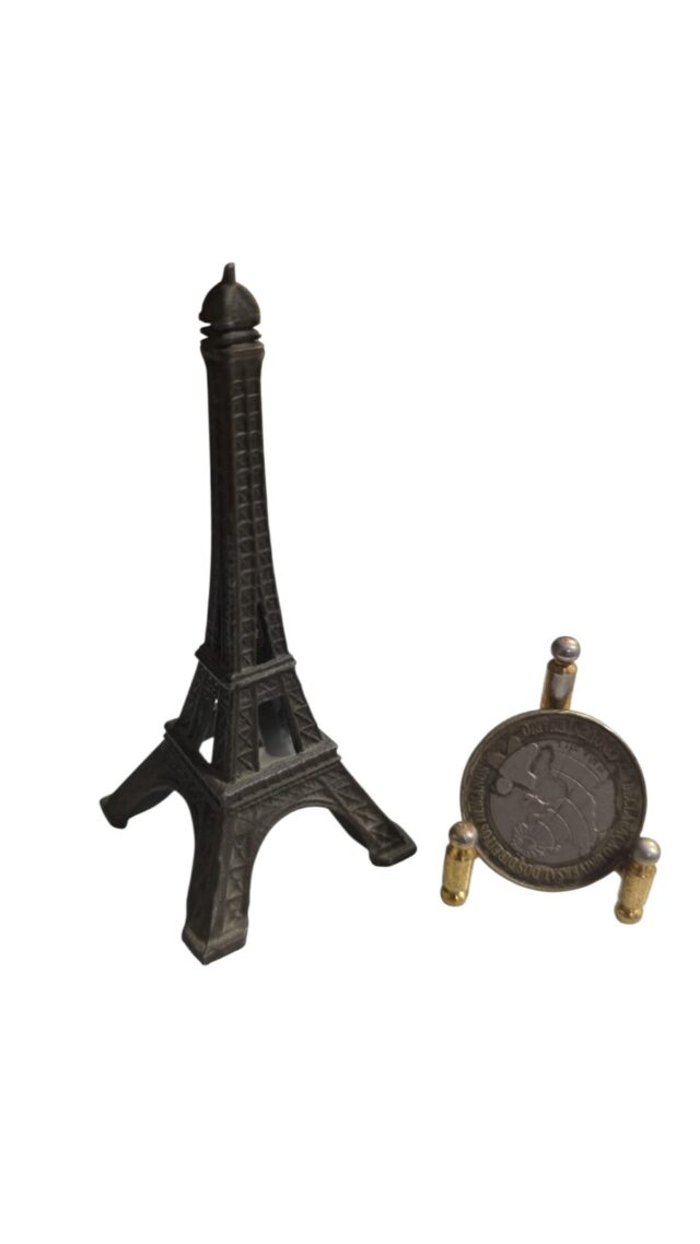 Torre Eiffel de metal