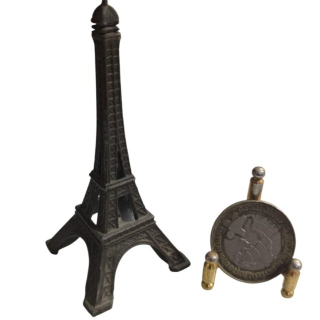 Torre Eiffel de metal