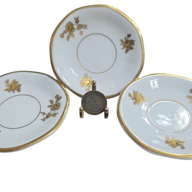 Pires de café porcelana Mauá, belíssimas dourações. (valor unitário)