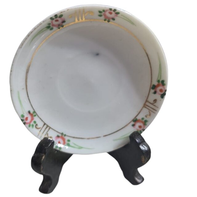 Pequeno pratinho de porcelana