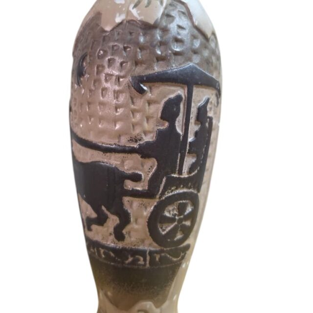 Vaso de resina com bela arte