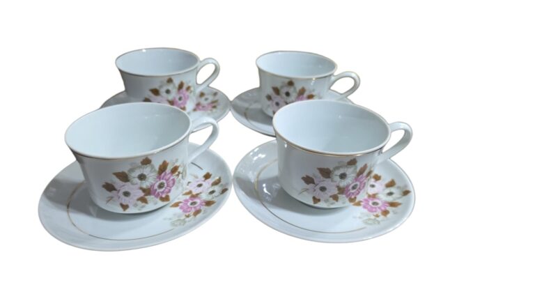 Conjunto de xícaras de chá porcelana Real, motivos florais