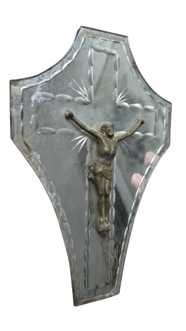 Antigo crucifixo de parede