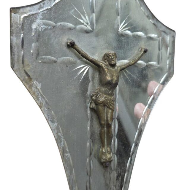 Antigo crucifixo de parede