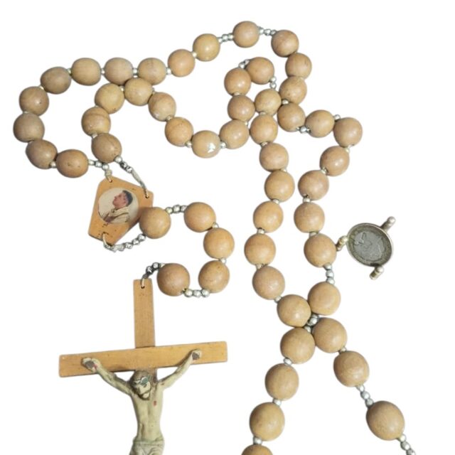 Grande rosário de parede