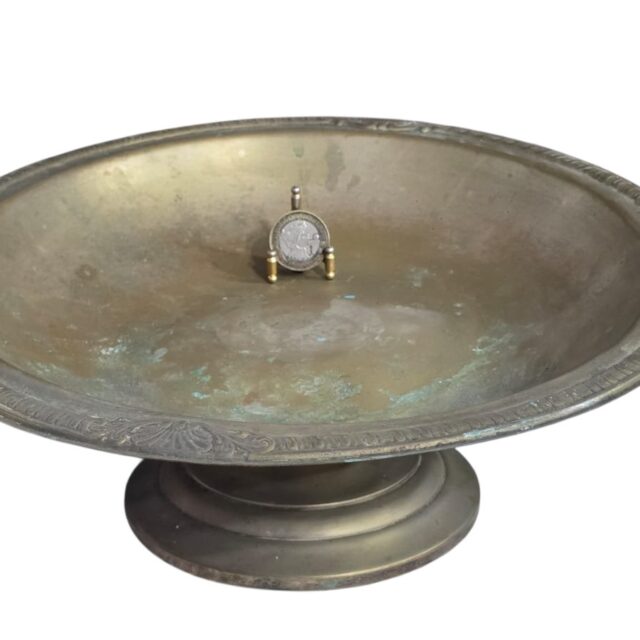 Fruteira ou centro de mesa em metal