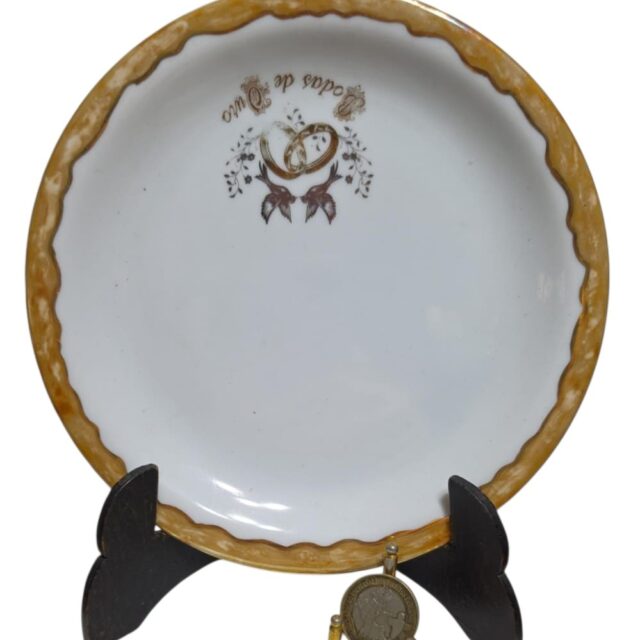 Prato em porcelana, bodas de ouro
