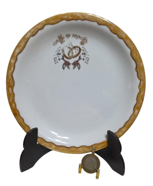 Prato em porcelana, bodas de ouro