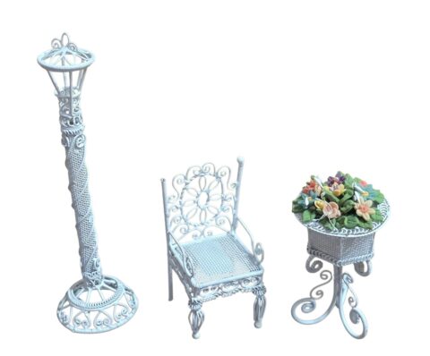 Trio de enfeites decorativos em metal