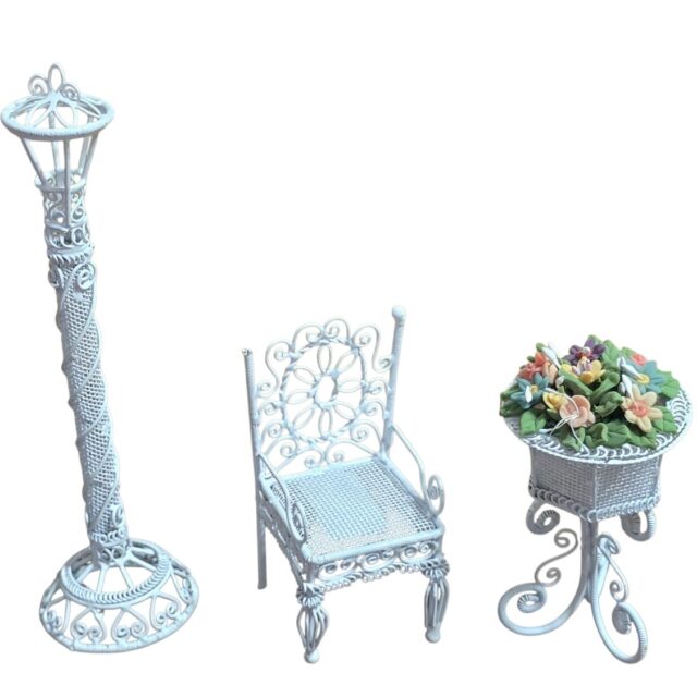 Trio de enfeites decorativos em metal