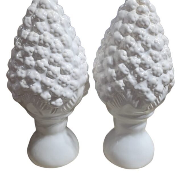 Par de pinhas de louça esmaltada