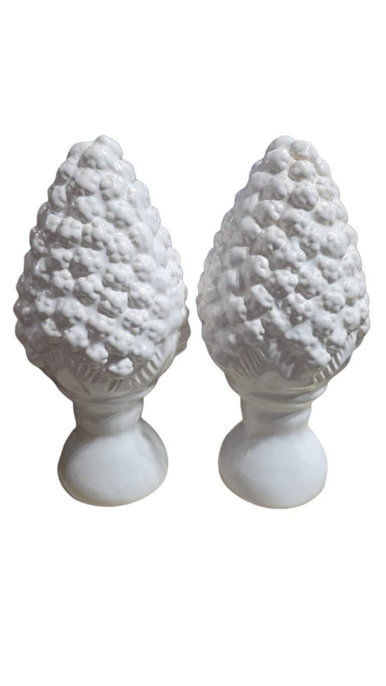 Par de pinhas de louça esmaltada