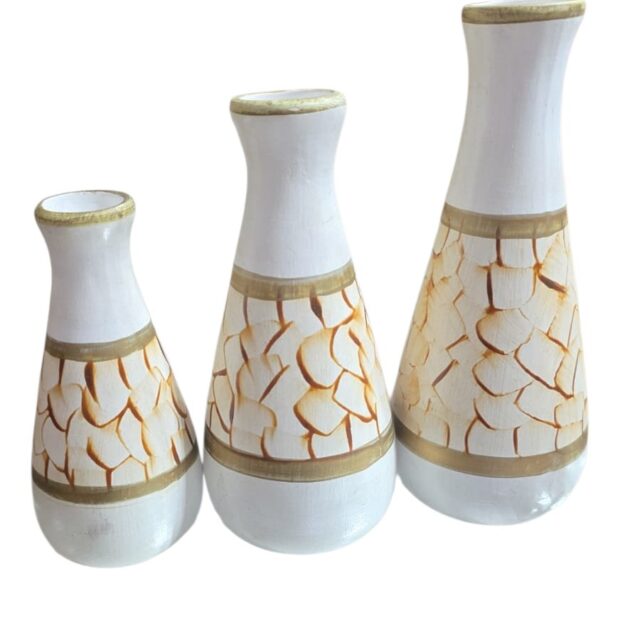 Trio de vasos de cerâmica