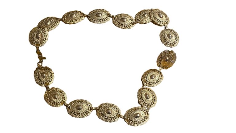 Cinto em metal dourado