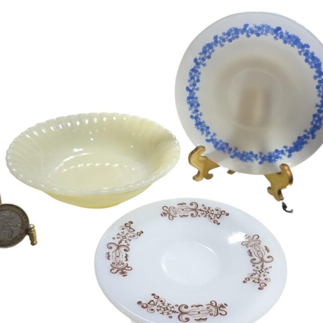 Trio de diversas opalinas antigas