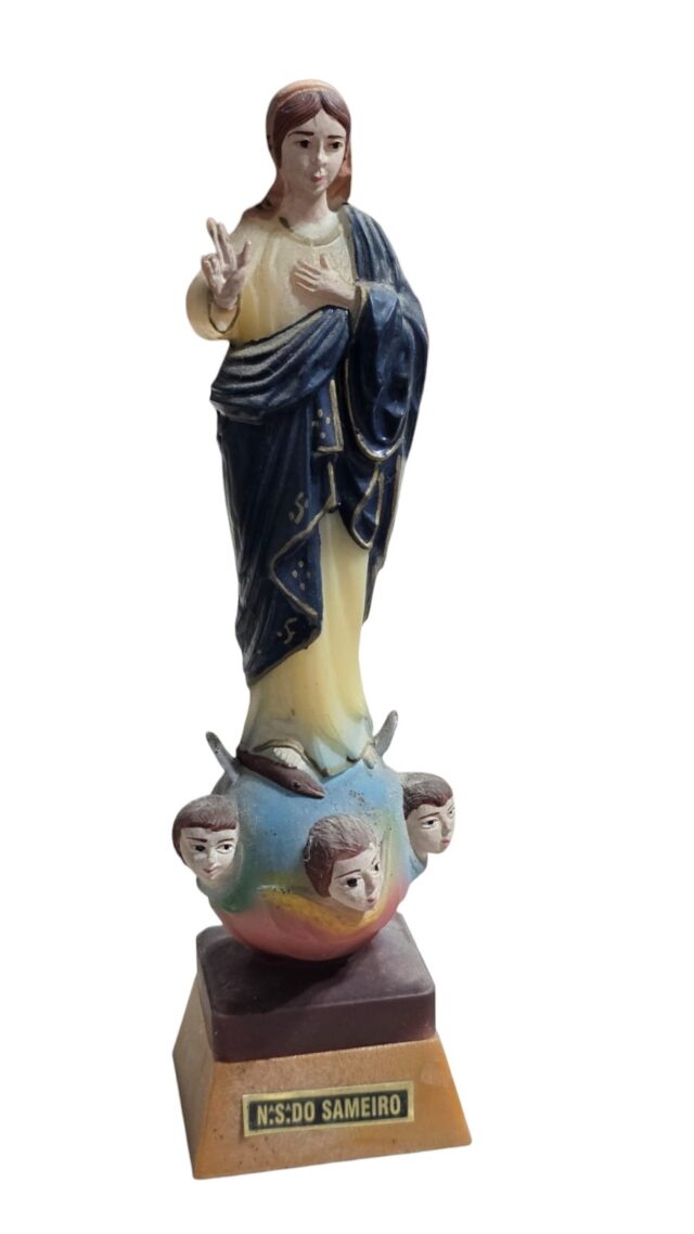 Escultura sacra em resina. N. S. do Sameiro