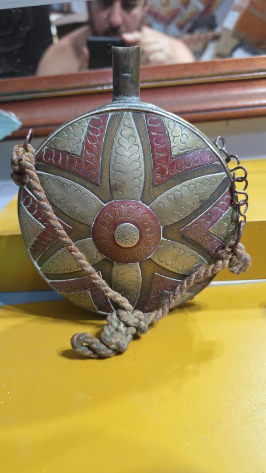 Antigo e raro porta pólvora do oriente médio - Imagem 2