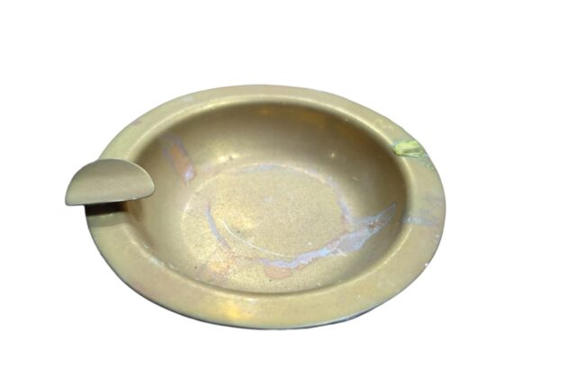 Cinzeiro de metal