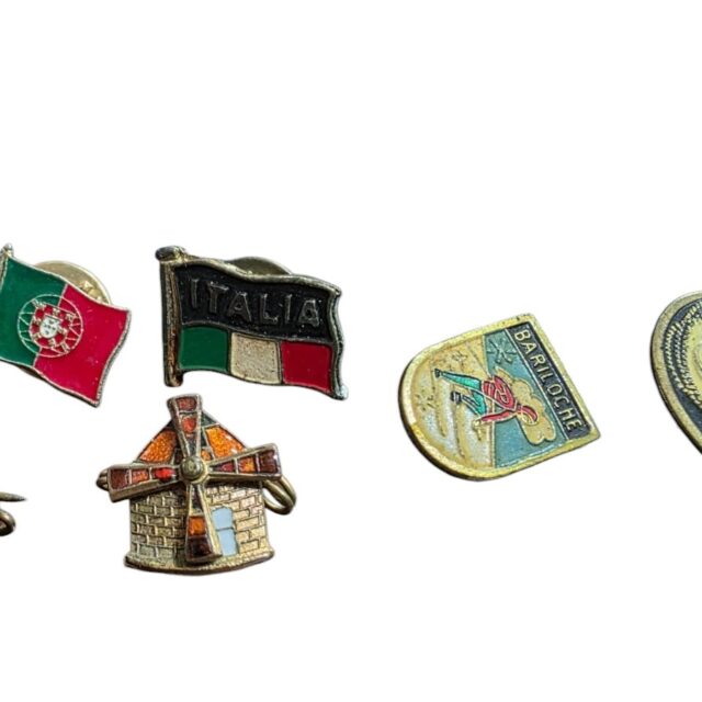Lote de broches de países diversos