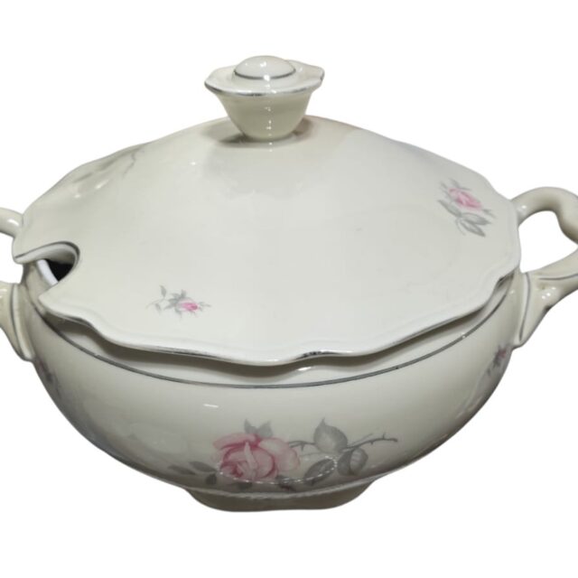 Sopeira alemã de porcelana Bavaria, motivos florais