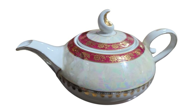 Belo bule de porcelana nacarada Schmidt