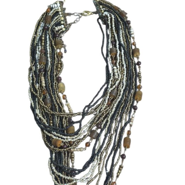 Extravagante colar feminino