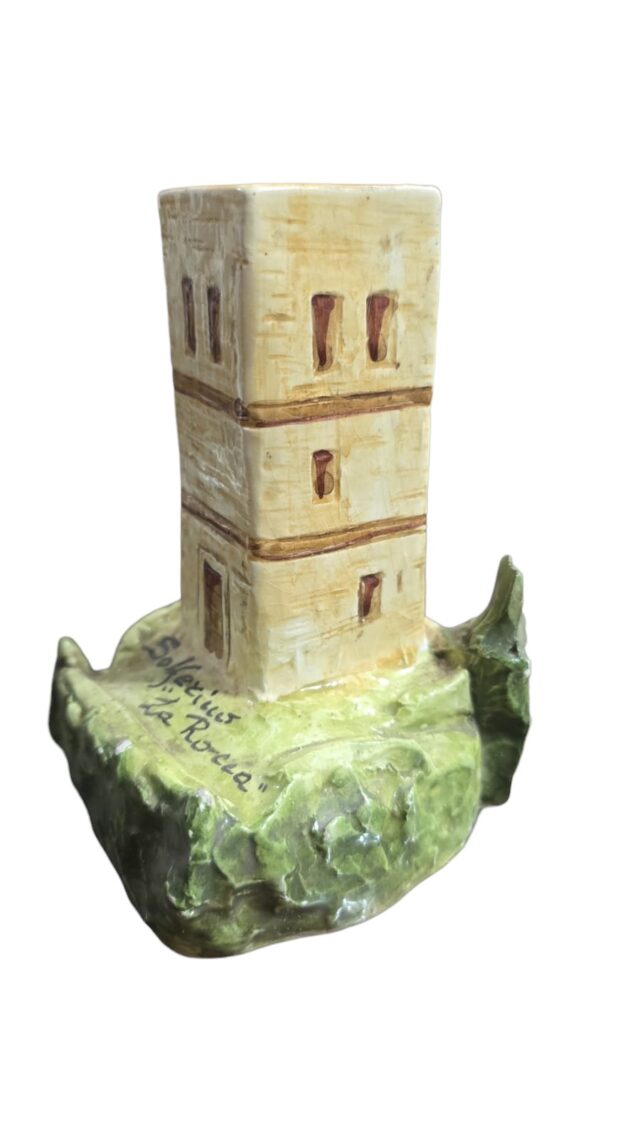 Escultura em faiança italiana, torre La Rocca di Solferino