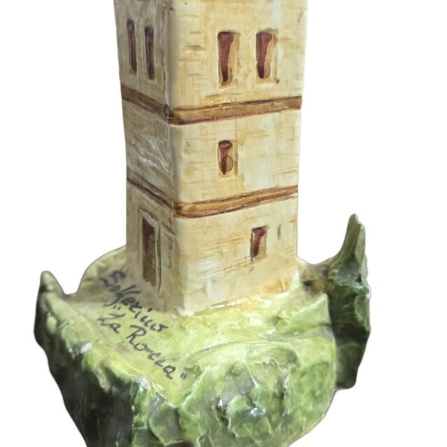 Escultura em faiança italiana, torre La Rocca di Solferino