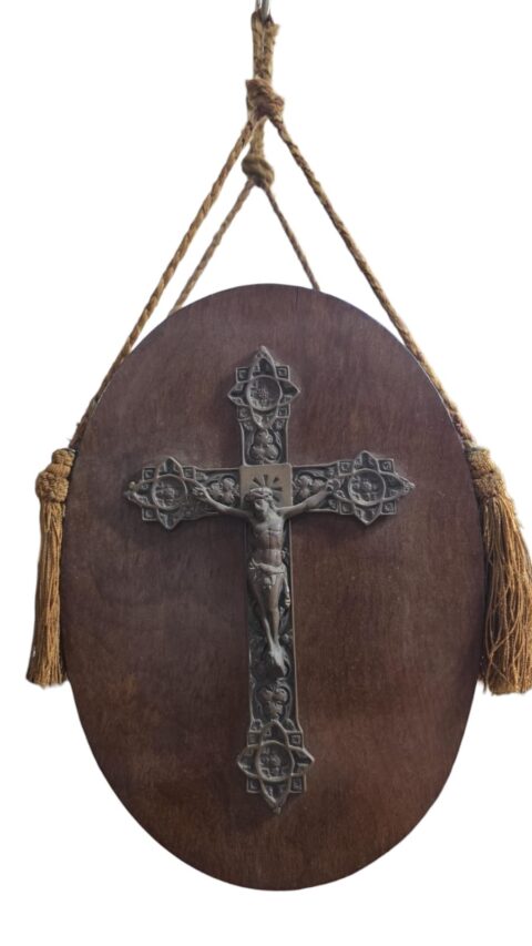Grande e antigo crucifixo de bronze