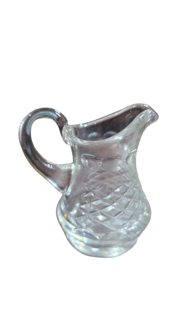 Pequena jarra de cristal